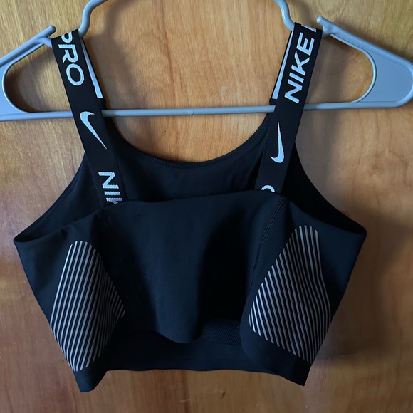 Nike - Picture 2 of 3